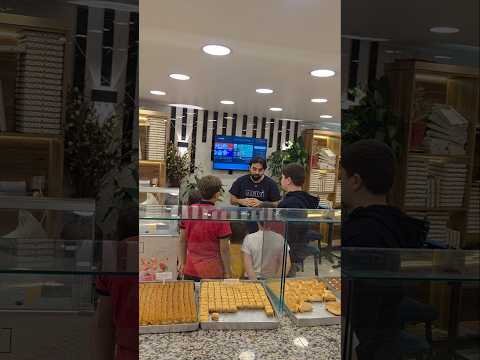 صاحب محل الحلويات جبر بخاطر اطفال أيتام وفقراء😥 رساله مهمه لكل أصحاب المحلات