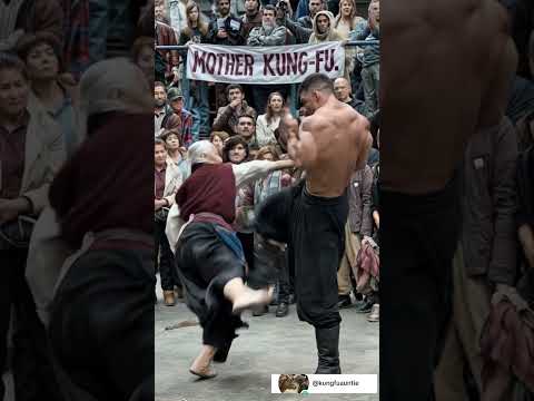 Kungfu wars:Muscular🥊 Mother#ai#funny  #artificialintelligence#usa#boxing#kungfu#sports#ufc#fight