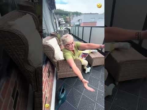 Scare my mom #foryou #fyp #usa #funny #prank #happy #scared #family #funnymoments