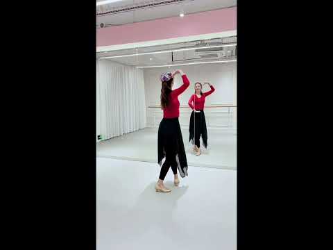 #零基础学舞蹈 #新疆舞 #停课不停学 疫情无法停止我跳舞的脚步《喀什噶尔姑娘》慢版来啦抖音小助手