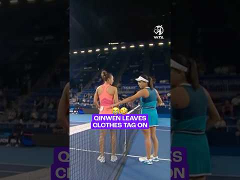 OOPS 🤣 Zheng Qinwen accidentally leaves a clothes tag on before a match! 🏷️🤏 #wta #tennis #shorts