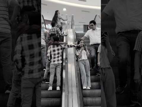 Face Touching Prank ? In Eescalator #shorts #shortsfeed #funny #funnyprank #escalator #indiashorts