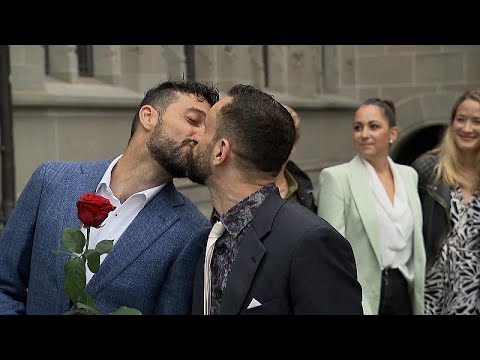 بدون تعليق: سويسرا تعقد قران أول الأزواج المثليين