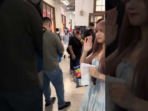 阿彬很喜歡小孩啊，看到就靠過去了 #cheerleader #啦啦隊 #啦啦隊女孩 #ncdinos #rakutengirls #廉世彬