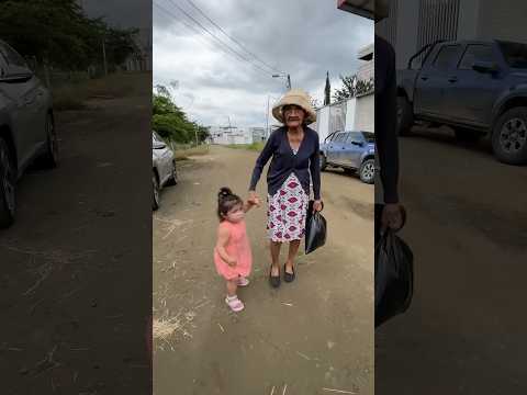 Así reaccionó su hija cuando llevó a una niña a su casa #abuelita #casosdefamilia #drama
