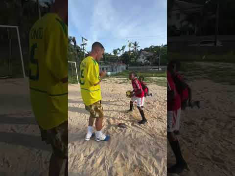 "Sorprendiendo a Niños Dominicanos ⚽️ 🇩🇴" #javifreestyle