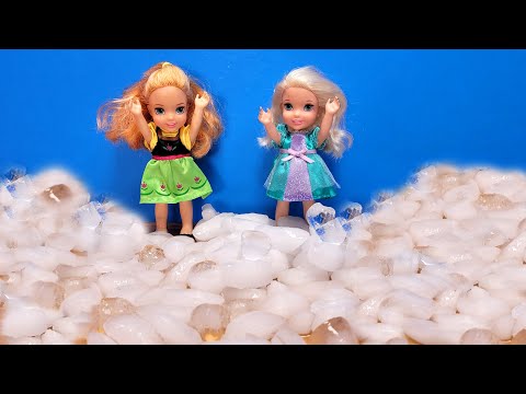 Ice powers ! Elsa & Anna toddlers -  icy tricks