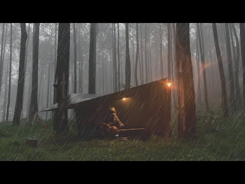 Powerful Solo Camping in Heavy Rain and Thunder - Burgers and hot chocolate