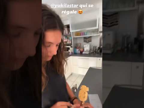 Michou et Elsa font des glaces pour Yuki!Elle adore ça !! #michou #elsa #funny #love #glacereviews