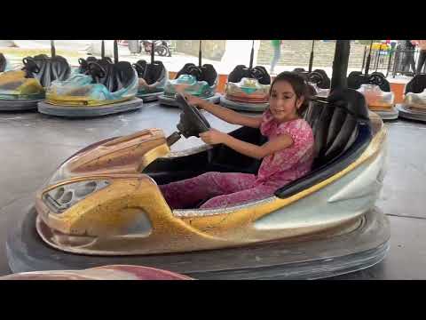 Luna park’ta çarpışan arabaya binmek