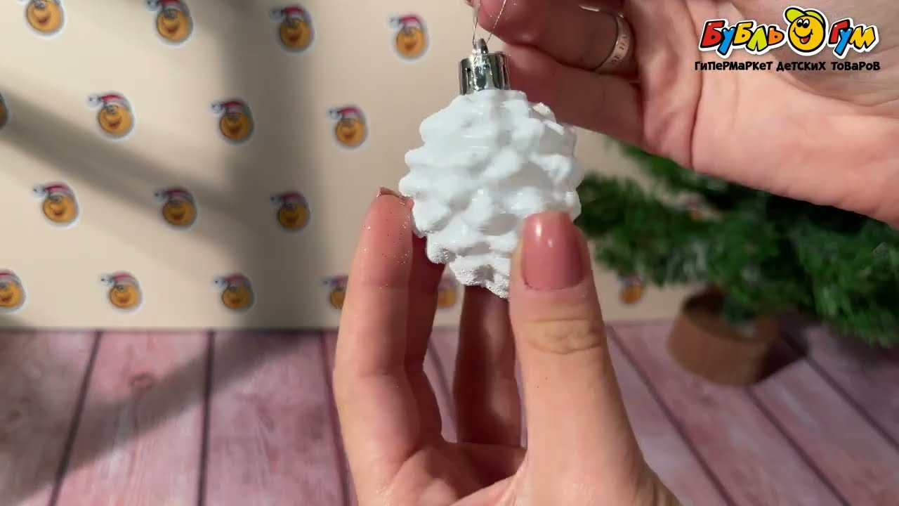 Набор украшений елочных шишка сосновая с блестками белая 4шт 5см - видео Набор украшений елочных шишка сосновая с блестками белая 4шт 5см - видео