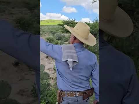 Al fin encontramos este hermoso tanque lleno de agua. #tanque #sierra #paisaje #ganado