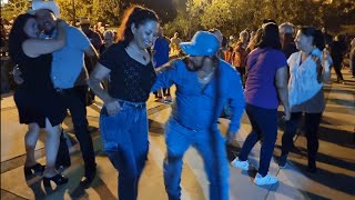 Bailando en El Parque Revolucion 