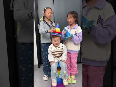 عيد ميلاد الطفل قبعة جميلة !