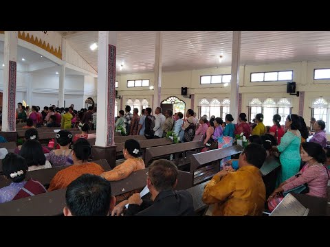 Hari Ini Daniel & Elvi Terima Berkat Pernikahan di Gereja Tua.