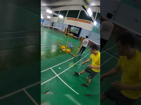 (Phần 1) Ra sân cầu lông gặp mấy ông anh, ông chú đánh điều cầu chạy không kịp ?