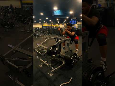 Belt squat 600lbs #bodybuilding #advice #fyp #gymworkout