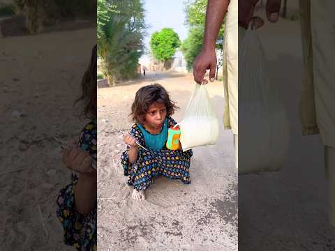 gareeb ki madad keya kro#india #pakistan #ytshort #viral #shrotsfeed #usa