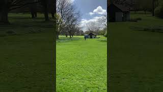 アーサー王の墓があるイギリスはグラストンベリー修道院に謎のアイドルが来英！？！？