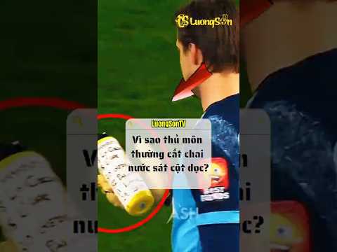Vì sao thủ môn thường cất chai nước sát cột dọc? #bongda #shorts