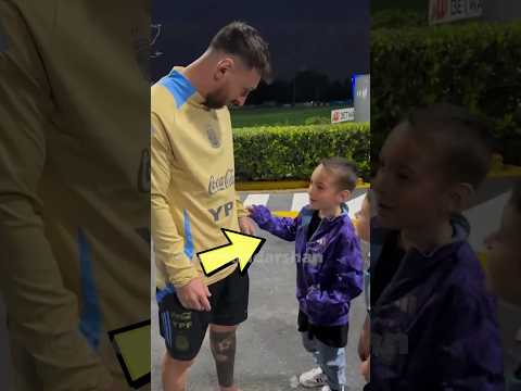 Este nene le dijo a Messi como festejar los goles! 😅