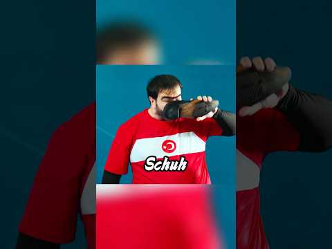 Um zu gewinnen, muss er vor dem Wettkampf an den Schuhen seiner Teamkollegen riechen!#shorts #short