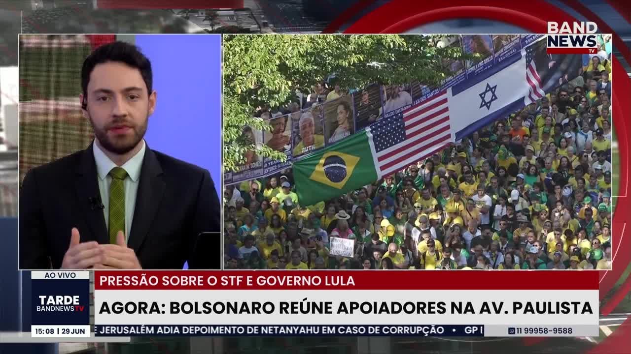 Jair Bolsonaro reúne apoiadores na Avenida Paulista