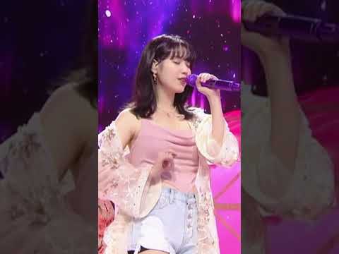 아이유 사랑이 어지러이 떠다니는 밤이야~