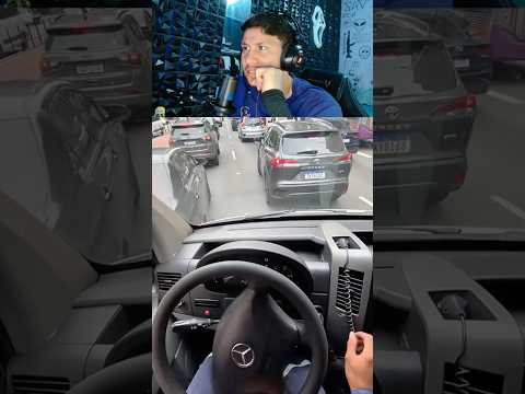 Esse motorista salvou uma vida hoje 🚑🔥 Que habilidade! #ambulancia #respeito #viral #shorts