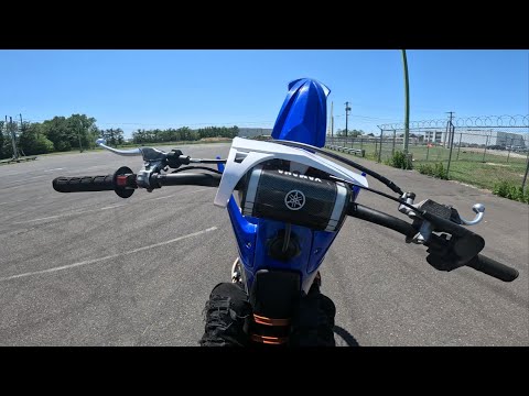 YZ125 NO HANDS WHEELIE PRACTICE AT THE LOT!