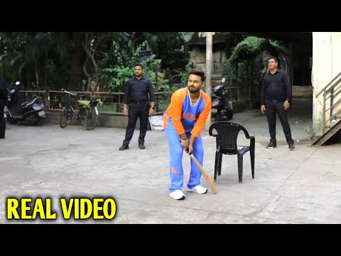 Rishabh Pant Playing Gully Cricket with Unknown People #rishabhpant