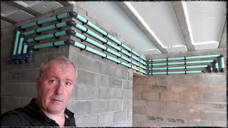 Pose des tubes pour la piscine
