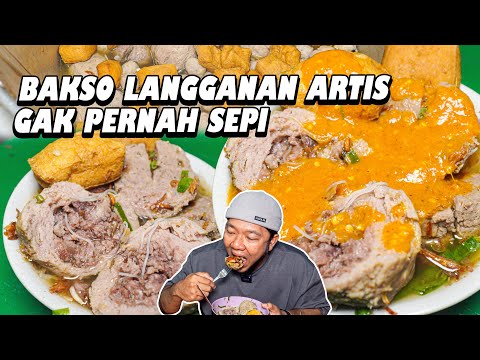 BAKSO LANGGANAN ARTIS, DARI BUKA SAMPE TUTUP GAK PERNAH SEPI !!