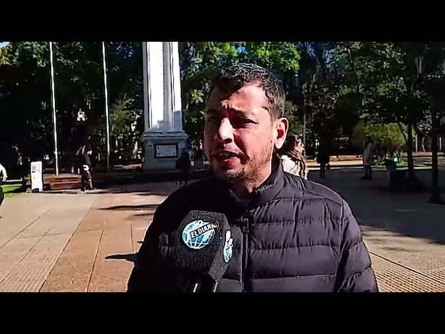 A 31 años del atentado a la AMIA, Posadas se suma al homenaje nacional con un acto en Plaza 9 de Julio. Bruno Bladilo, miembro de la comunidad judía, remarca que fue un ataque no solo a su comunidad, sino al pueblo argentino. Se exige justicia por las 85 víctimas y más de 300 heridos, en un contexto de impunidad persistente. La memoria colectiva se mantiene viva a través de actos, arte y cultura. La comunidad local, activa y solidaria, reafirma su compromiso con la verdad y la convivencia. 🇦🇷🕊️#AMIA31Años #MemoriaYJusticia #NuncaMás