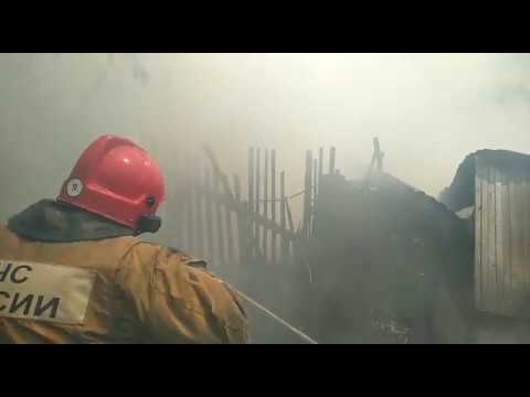 В Железнодорожном районе Самары загорелись два частных дома