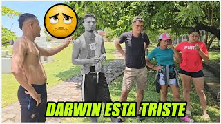 Darwin al borde de las lagrimas por tratarlo mal.