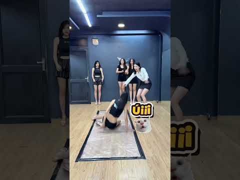 Catwalk challenge on slippery floors – training for glossy, wet, or obstacle-filled runways!