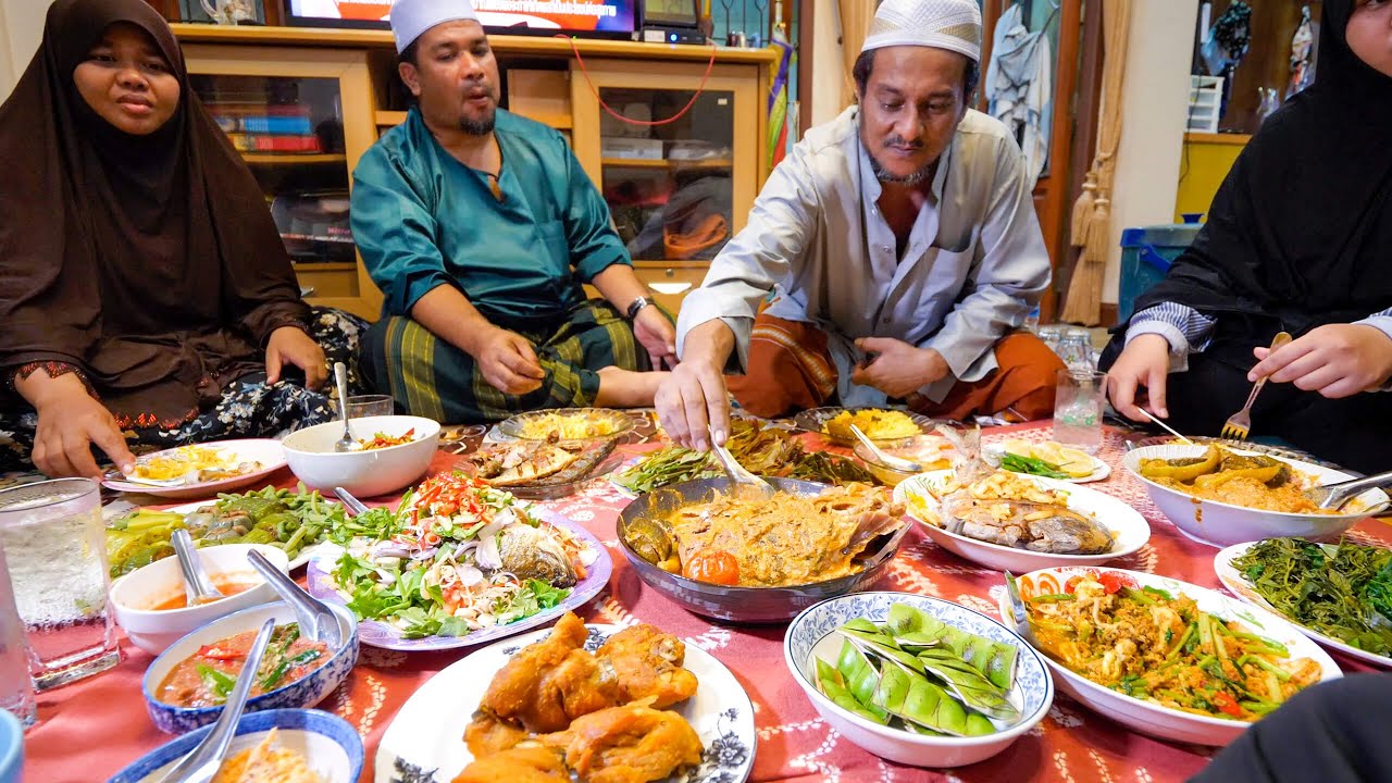Indian Food! BIG FISH HEAD CURRY Meet The King of Spice!