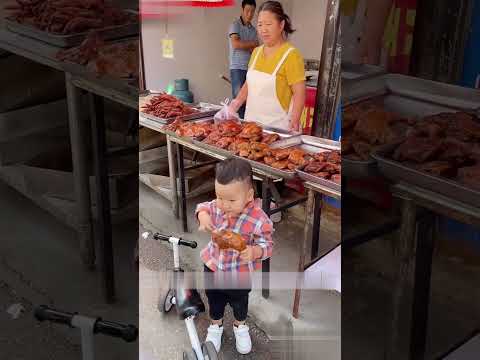 The smart little boy like chicken very much #in_english