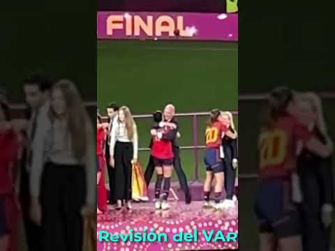 ✅ Jennifer Hermoso aupando a Rubiales (#Shorts) | J_RPM