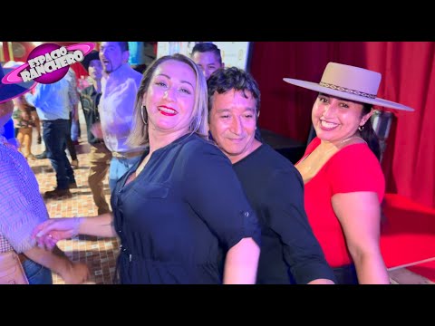 Bailando Rancheritas de Los Cumbieros y sus Bailarinas Fiesta Ranchera La Caleta del Pupuyano Loko B