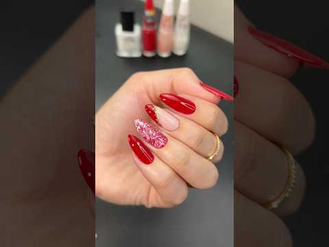 Olha essa decoração vermelha! #nails #nailart #nailtutorial #unhas