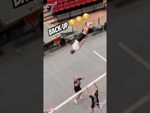 Insane balance 😨🤯 #trapeze #freedom #performance #artist #circus #gymnast #show #flying #shorts