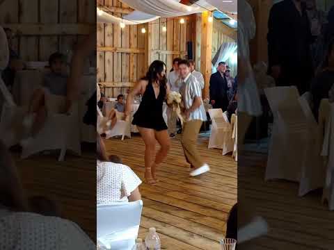 Se robaron la noche esta parejita bailando algo bien