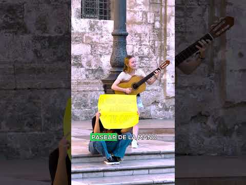 Carmen Ferre cantando por las calles de Valencia #music #acustico #carmenferre