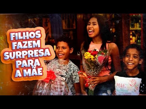 Filhos fazem surpresa para a mãe