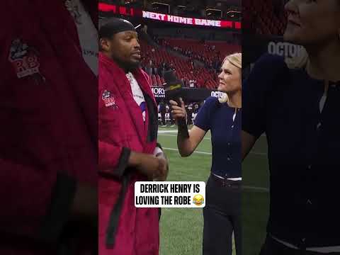 King Henry in his well-deserved robe 👑 (via @snfonnbc)