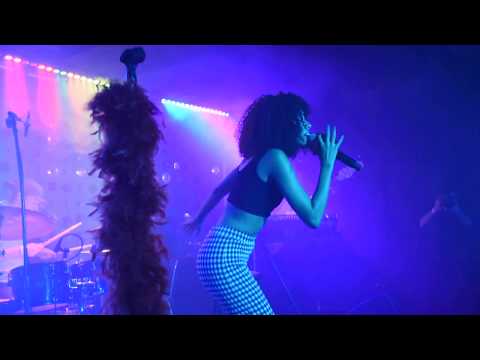 Ravyn Lenae | "The Night Song" (live)