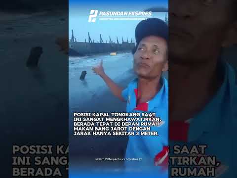 Terdampar di Pantai Randusanga Indah Brebes, Kapal Tongkang Ancam Bangunan Warga #news#brebes #short