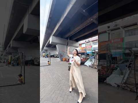 Ngebakso di Kolong Jembatan โฆ.. sekali kali makan di kolong jembatan.